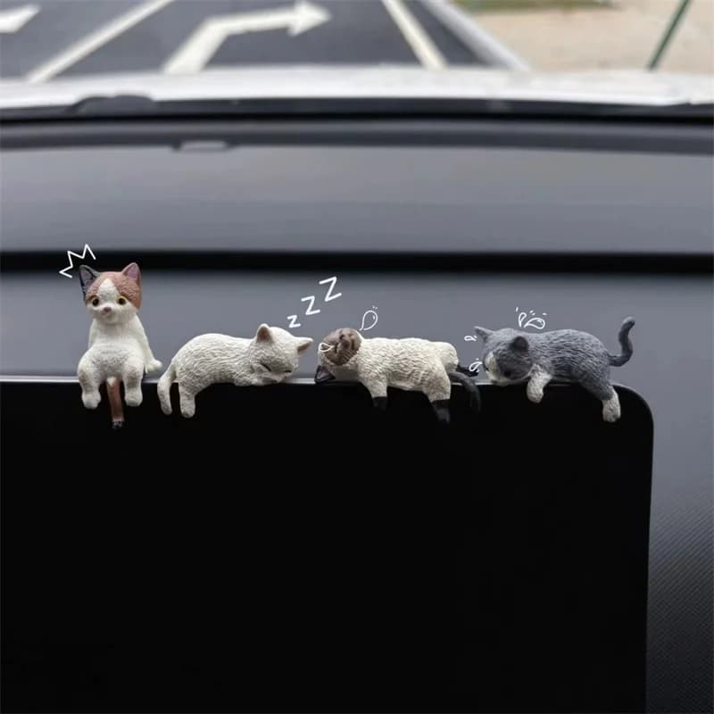 4pcs Cute Car Center Console decorazione ornamenti gattino Action Figure cruscotto Auto specchietto retrovisore decorazione accessori Auto
