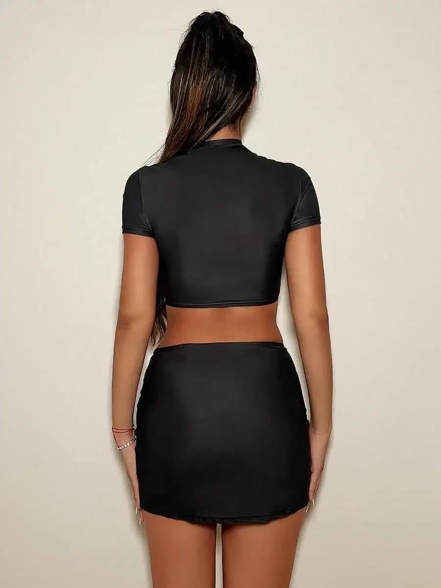 Set top tankini corto nero e minigonna per le vacanze al mare