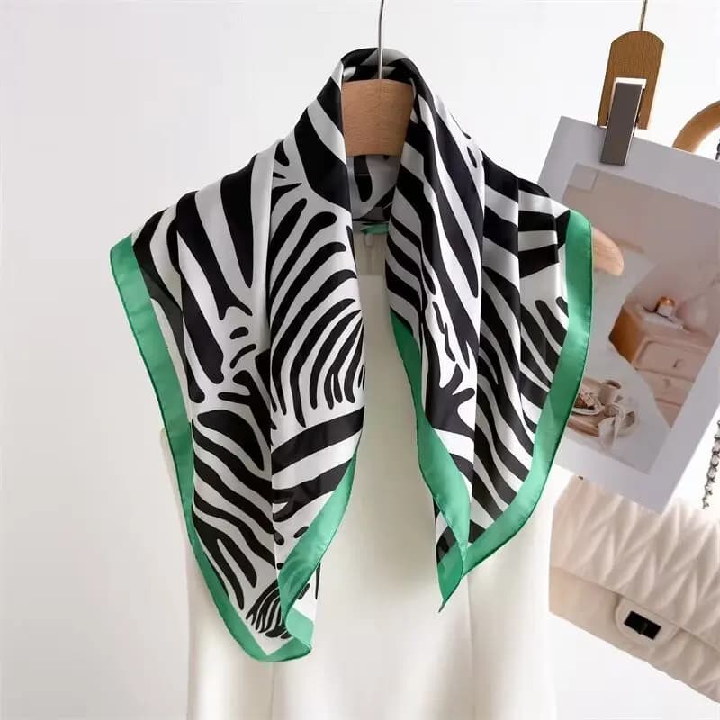 Branded printed scarf of new women's fashion in elegant simulated silk and versatile bag for headdress clothing and accessories square scarf