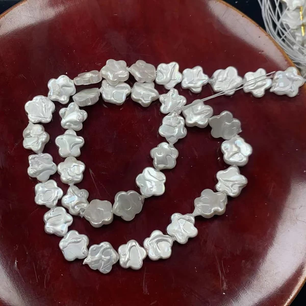 Perline di Conchiglia Naturale a Forma di Fiore 10/12mm, Perline Irregolari per Creazione di Gioielli, Collane, Bracciali, Orecchini e Accessori Fai-da-Te