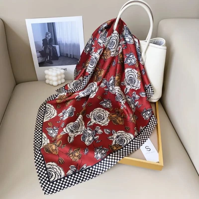 Sciarpa stampata rosa da 68 cm Sciarpa quadrata in seta imitazione nuova primavera ed estate da donna Scialle versatile per foulard