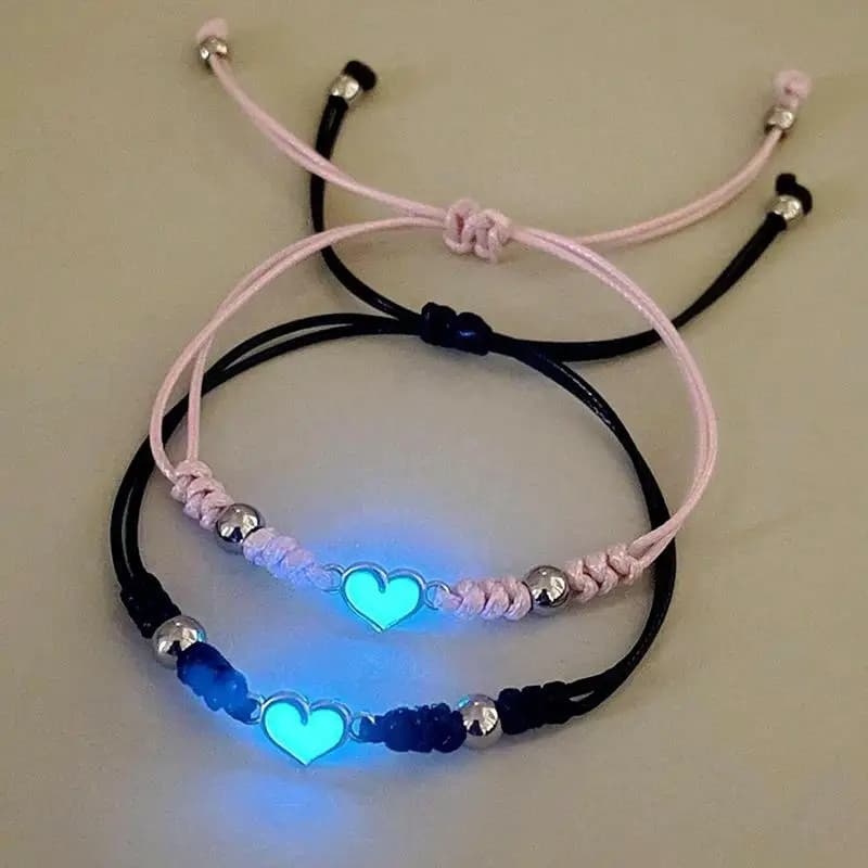 Affascinante braccialetto con cuore luminoso e nodo portafortuna da donna, perfetto per l'uso quotidiano e le occasioni speciali