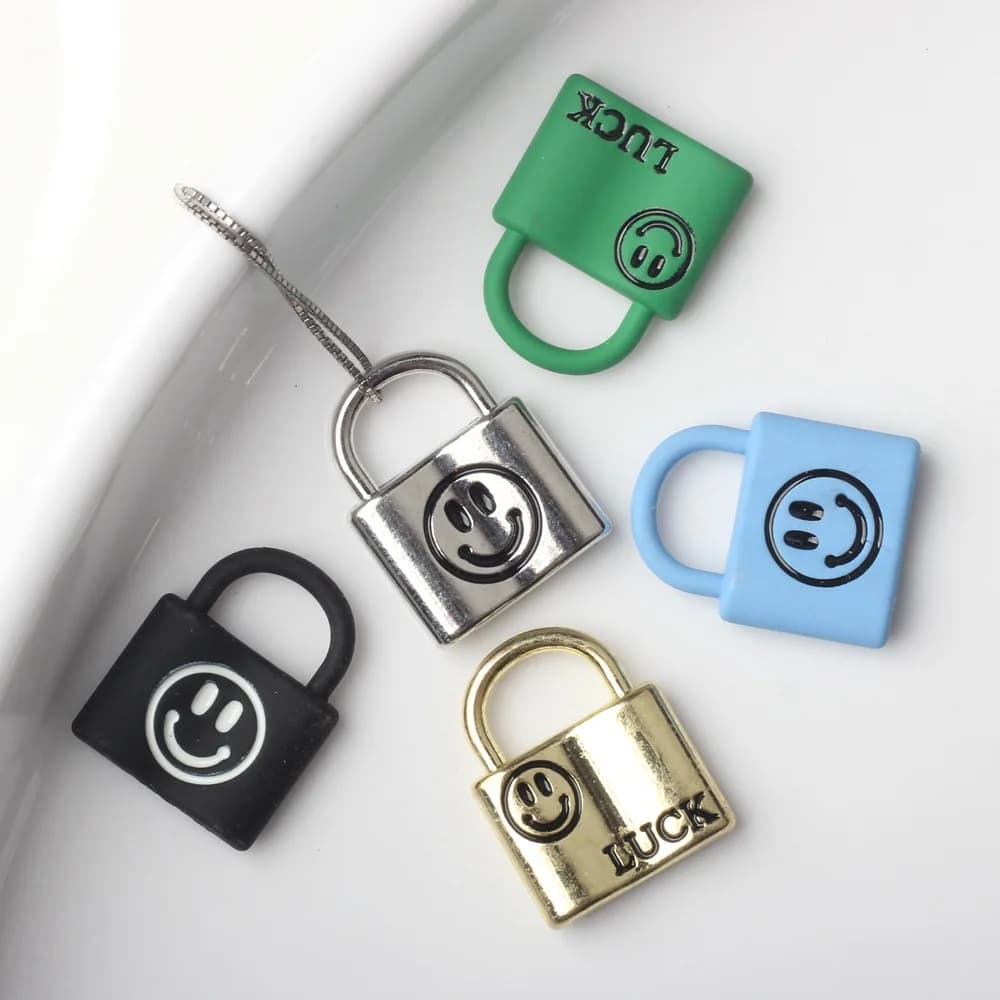 10Pcs/pack Simple Alloy Drip Oil Spray Paint Smiling Face Lock Small Pendant DIY Bracelets Necklaces Jewelry Accessories