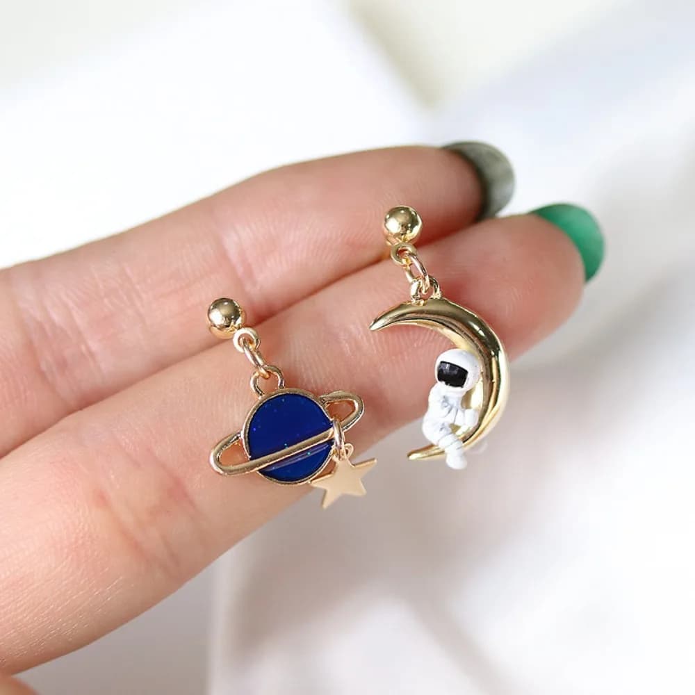 Orecchini Pendenti Creativi con Design Carino a Tema Cosmico, Pianeti, Stelle e Astronauti, con Nappa, per Donne e Ragazze, Orecchini Rotondi Cavi in Cristallo, Gioielli
