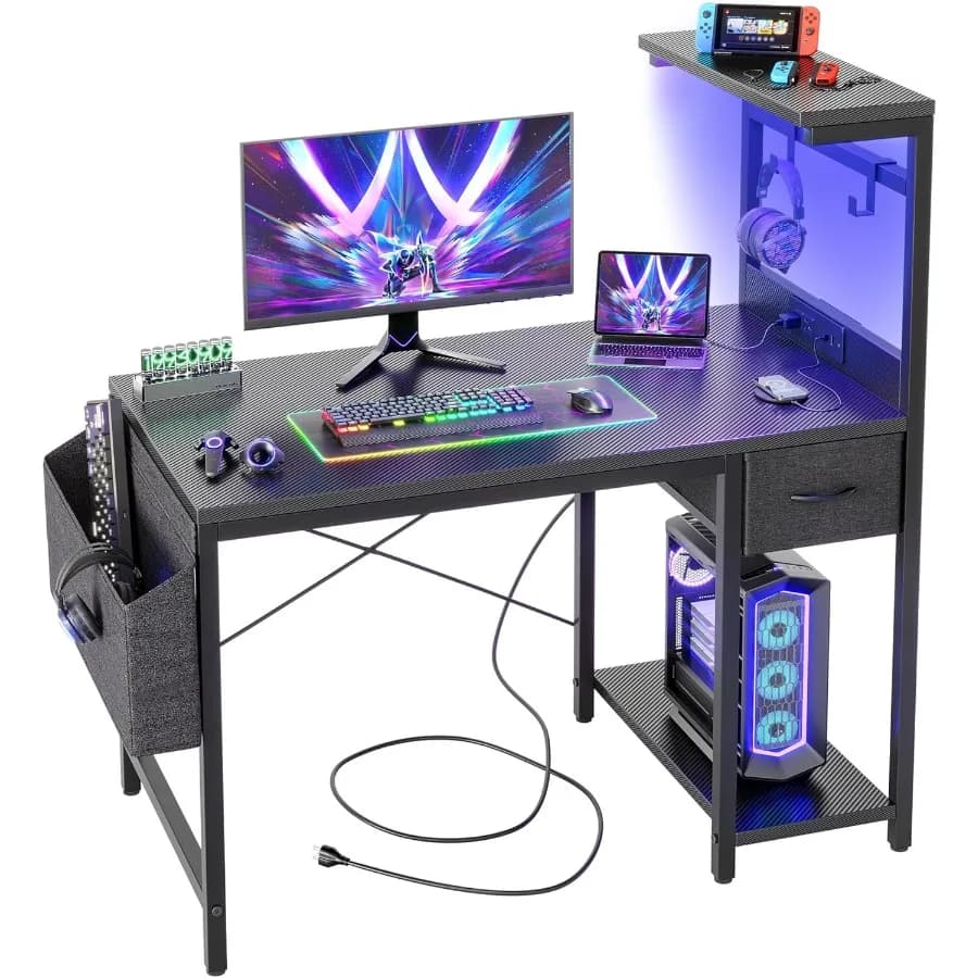 Scrivania da gioco da 40 pollici con presa di corrente incorporata e illuminazione a LED regolabile per la configurazione dell'home office, ripiani reversibili e S nascosti