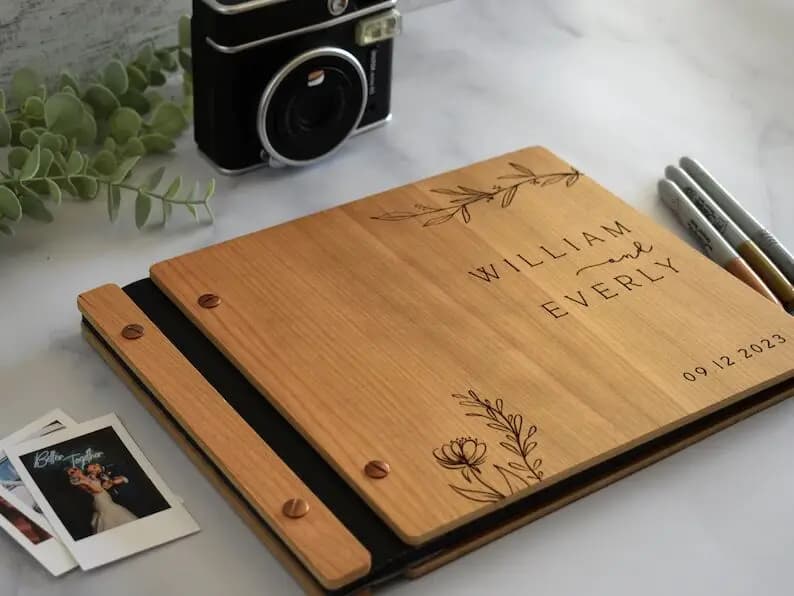 Guest book for wooden wedding: laser engraved, perfect for heart-shaped photos and messages, photo booth, photo album