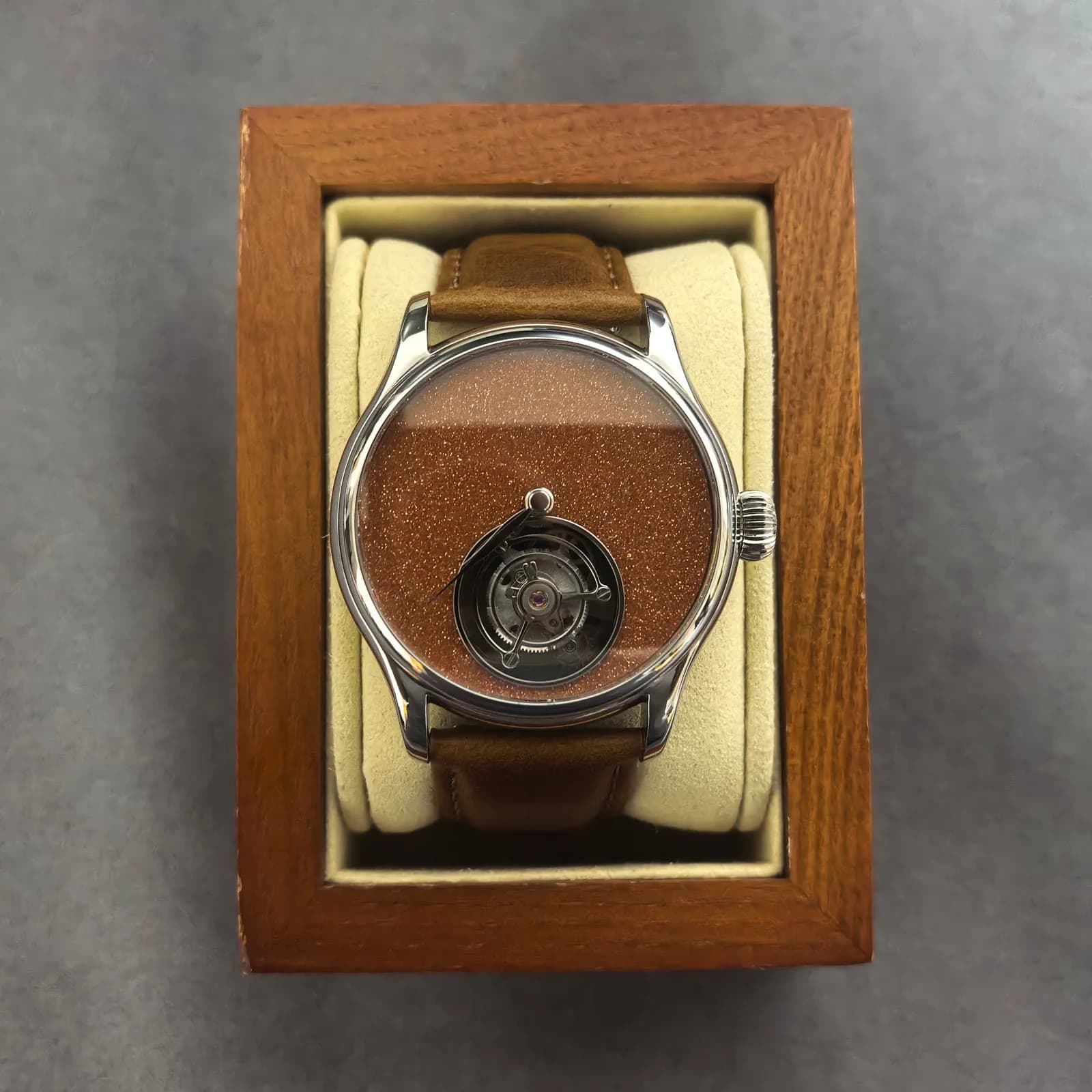 Orologio da uomo Jacques Genry Tourbillon 42mm, orologio da polso meccanico a carica manuale, specchio in zaffiro, quadrante marrone sabbiato