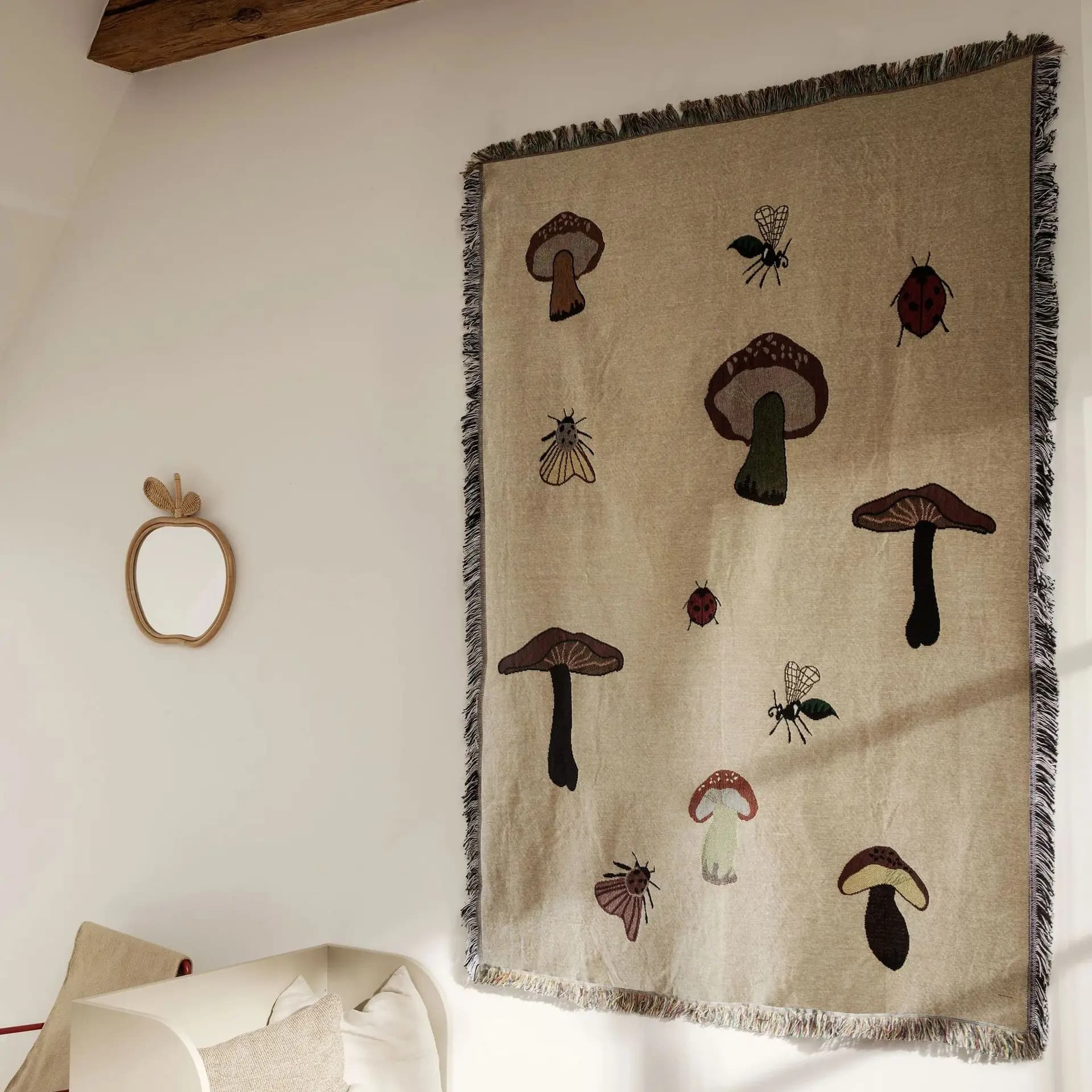 Tappeto da campeggio da viaggio con coperta con motivo uccello, arazzo con funghi della foresta nordica