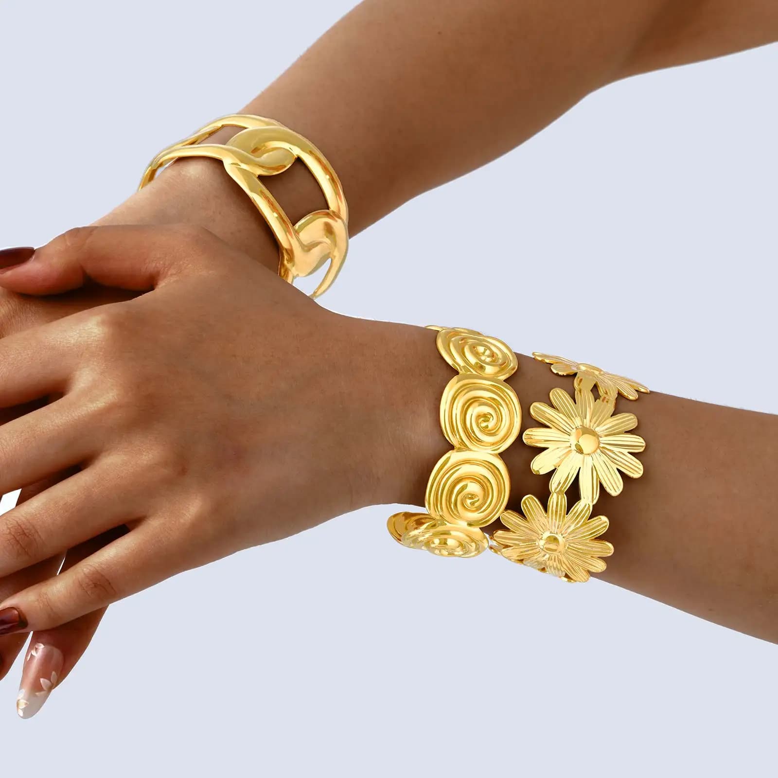 Exquisite Stainless Steel Daisy Opening Cuff Bracelet for Women,Gold Color Spiral Pattern Bracelet,Waterproof Jewelry Gift
