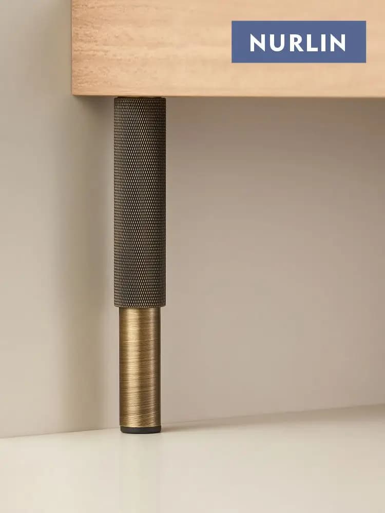 Piede per armadio per mobili in altezza regolabile con motivo a taglio diamantato zigrinato in ottone Nurlin Gambe zigrinate saldamente supportate Ottone antico