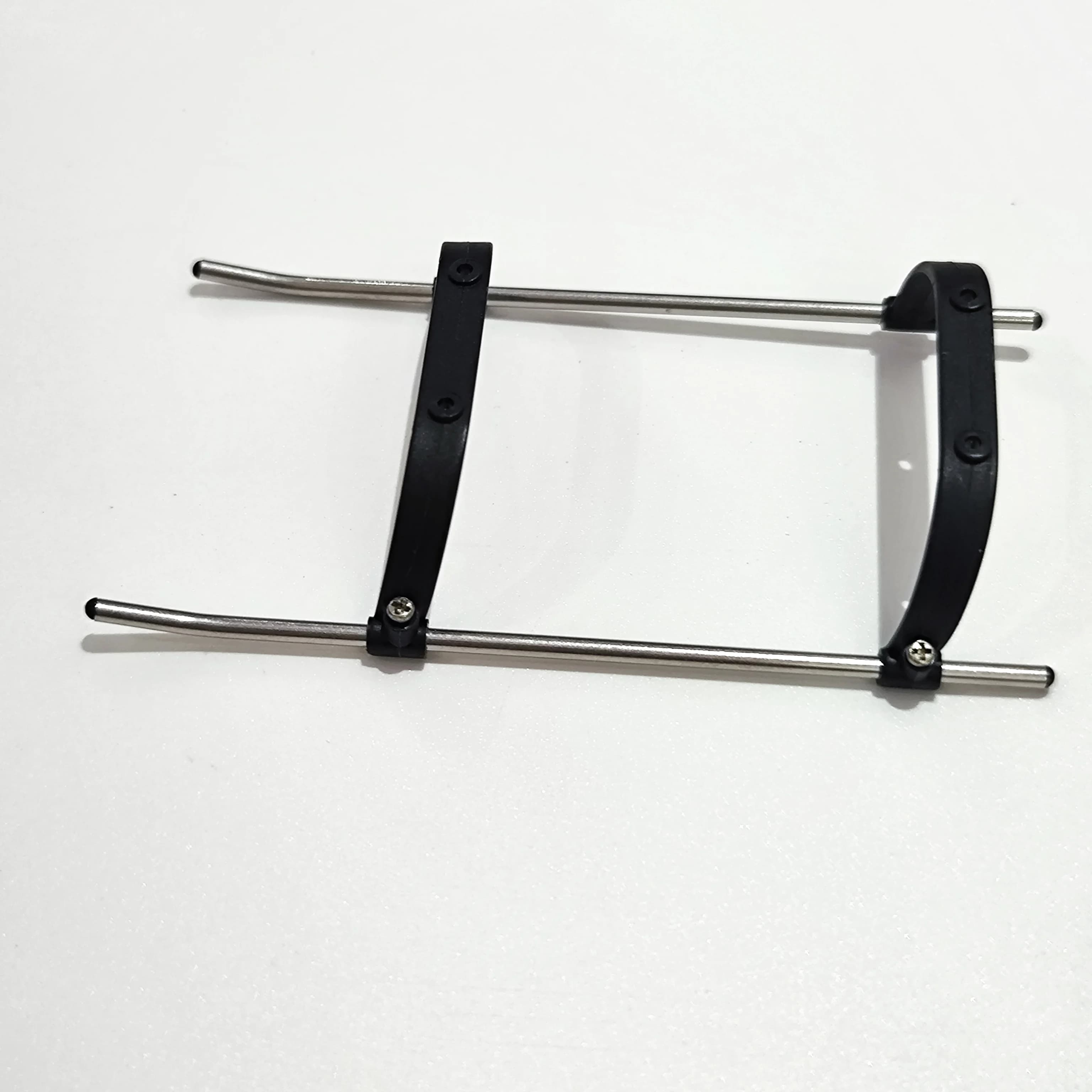 Carrello di atterraggio/pattini originali dei pezzi di ricambio dell'elicottero SYMA S36 RC
