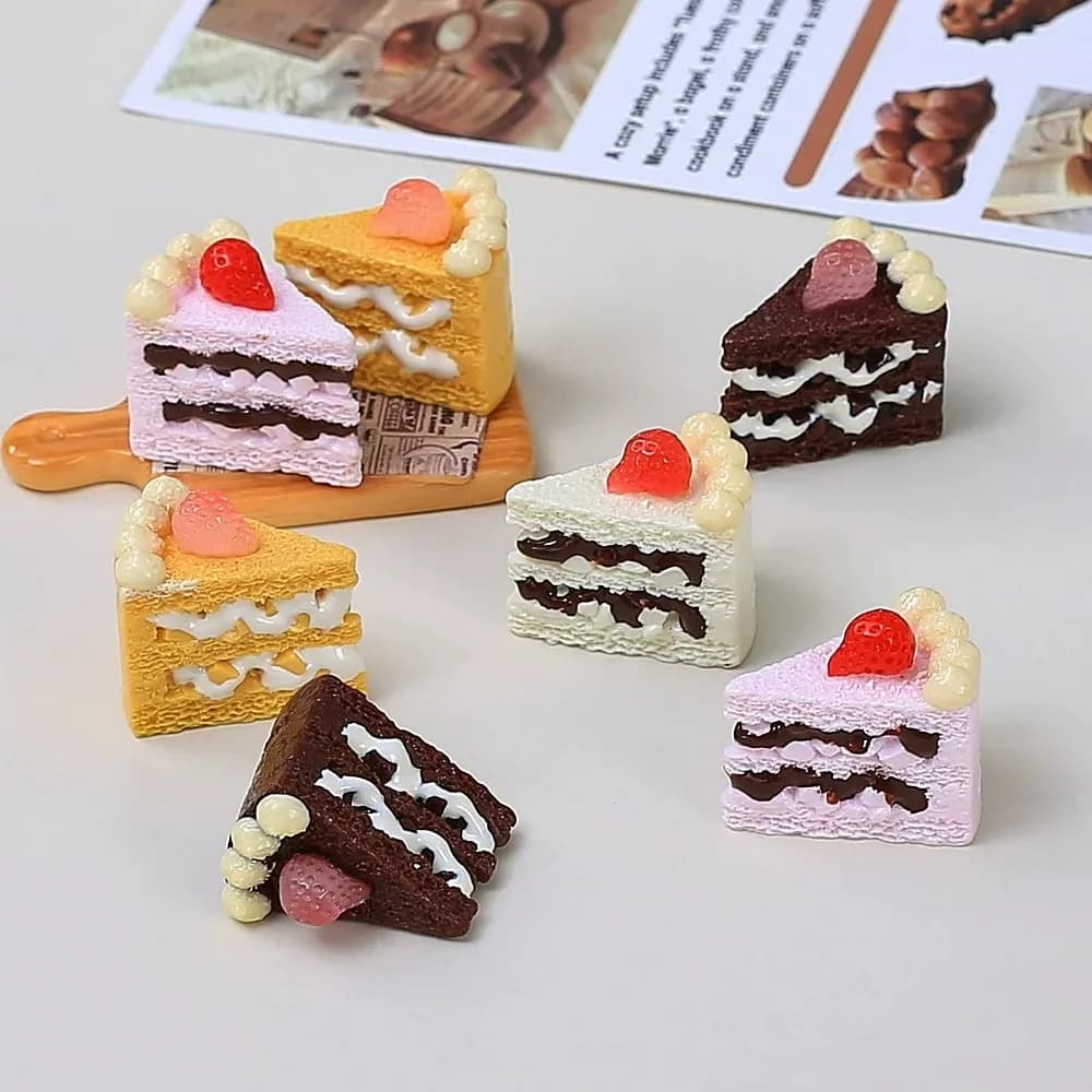 Set di 5 Miniature di Dolci per Casa delle Bambole, Decorazioni per Scene di Gioco, Mini Torte Ripiene di Fragole Simulate, Accessori e Giocattoli per Bambole