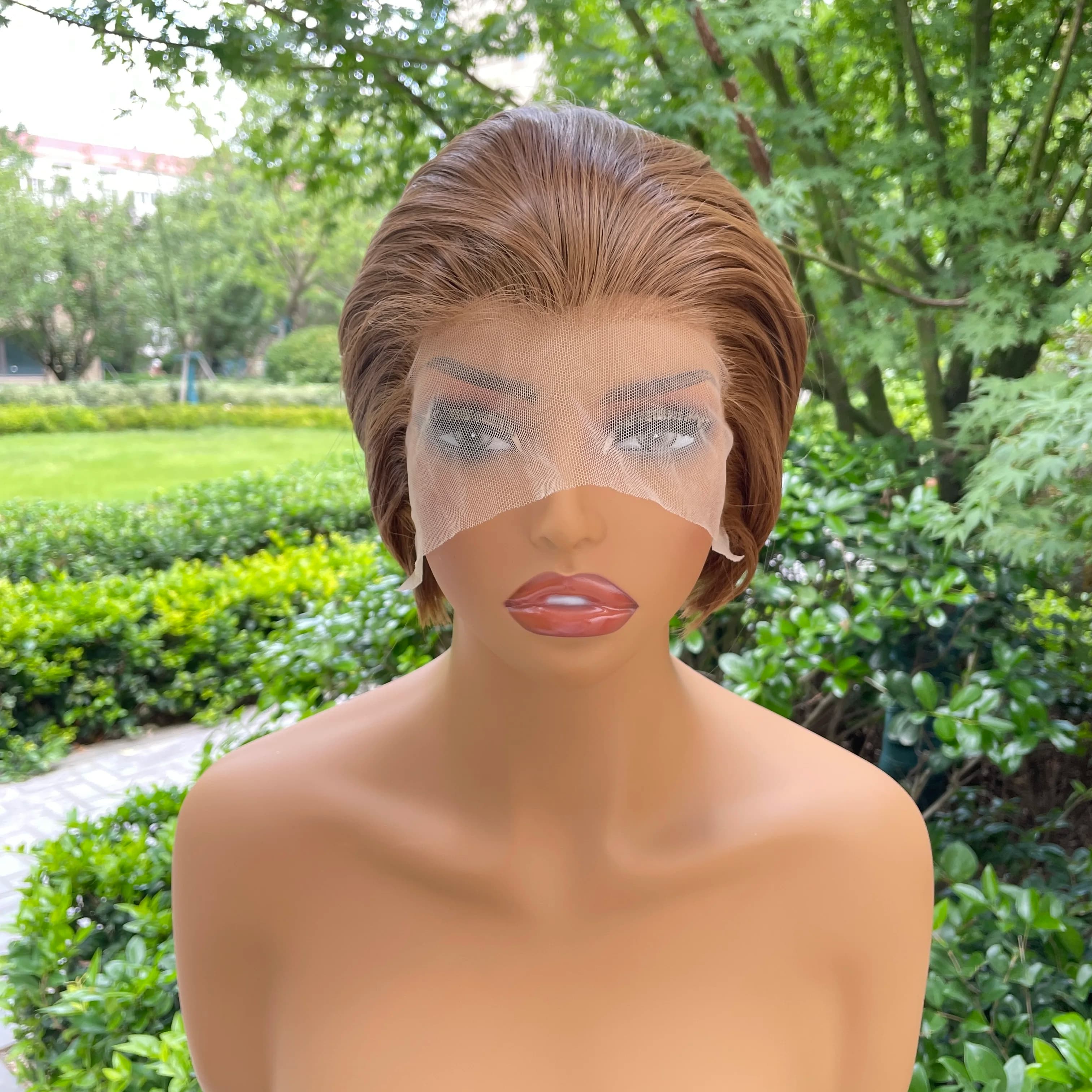 Parrucca cosplay Widow's Peak marrone miele scuro per uomo corto Bob sintetico 13x4 parrucca anteriore in pizzo per donna senza colla mezza mano legata