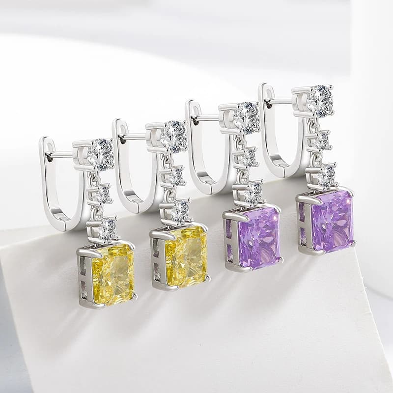 Eleganti orecchini quadrati con zirconi cubici, con design a pendente in CZ con taglio a motivo ghiaccio. Gioielli da sposa per donna.