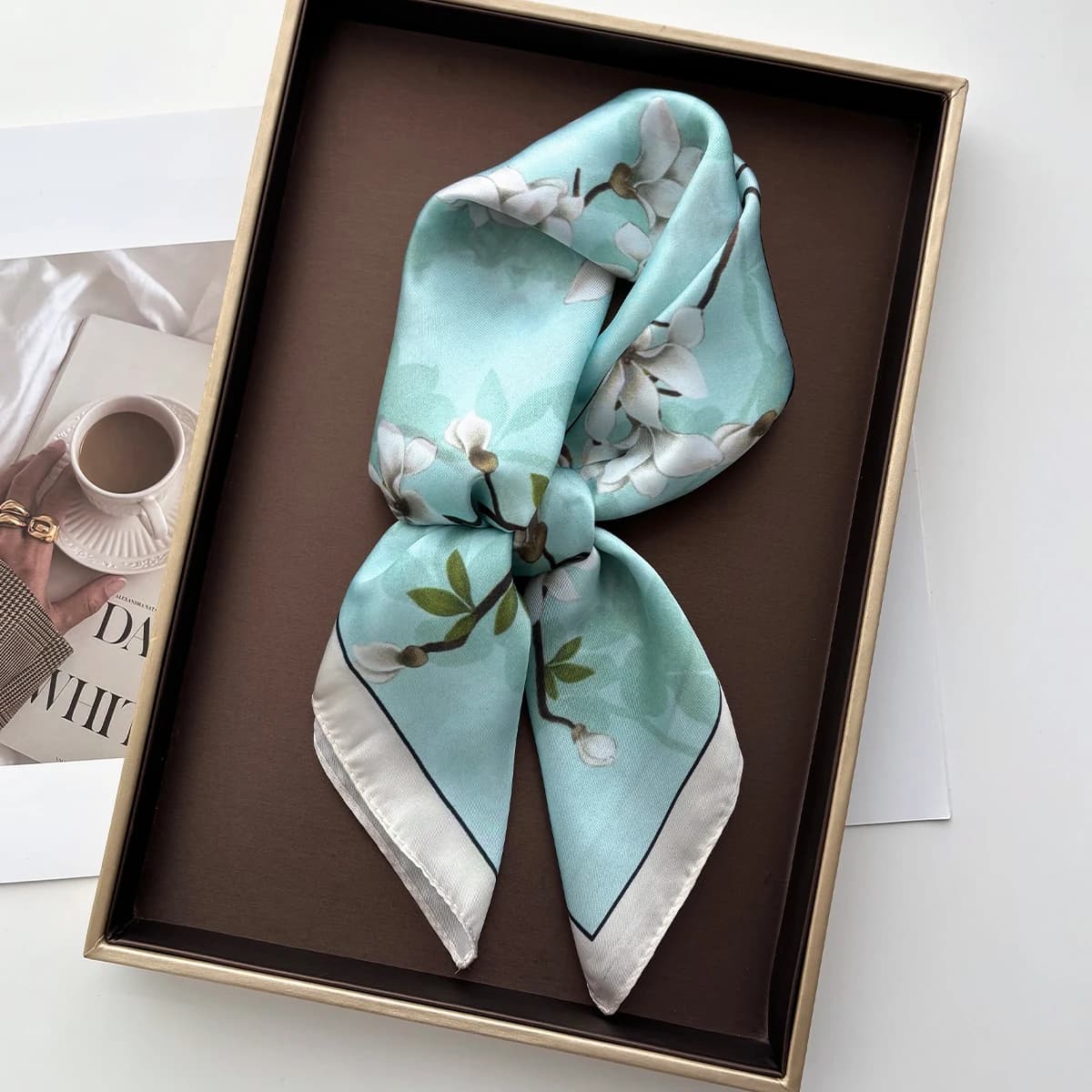Sciarpa quadrata di lusso con stampa floreale per donna, morbida in raso effetto seta, foulard, bandana, hijab, sciarpa elegante, coprispalle.