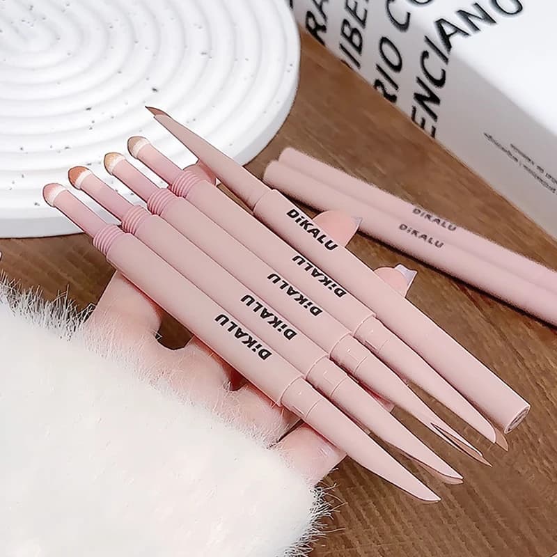 Matita for eyes 2 in 1 with silk kiss lying, pink shaving-proof shade and glittering highlighter, illuminates Korean cosmetics of Aegyo Sal Stick