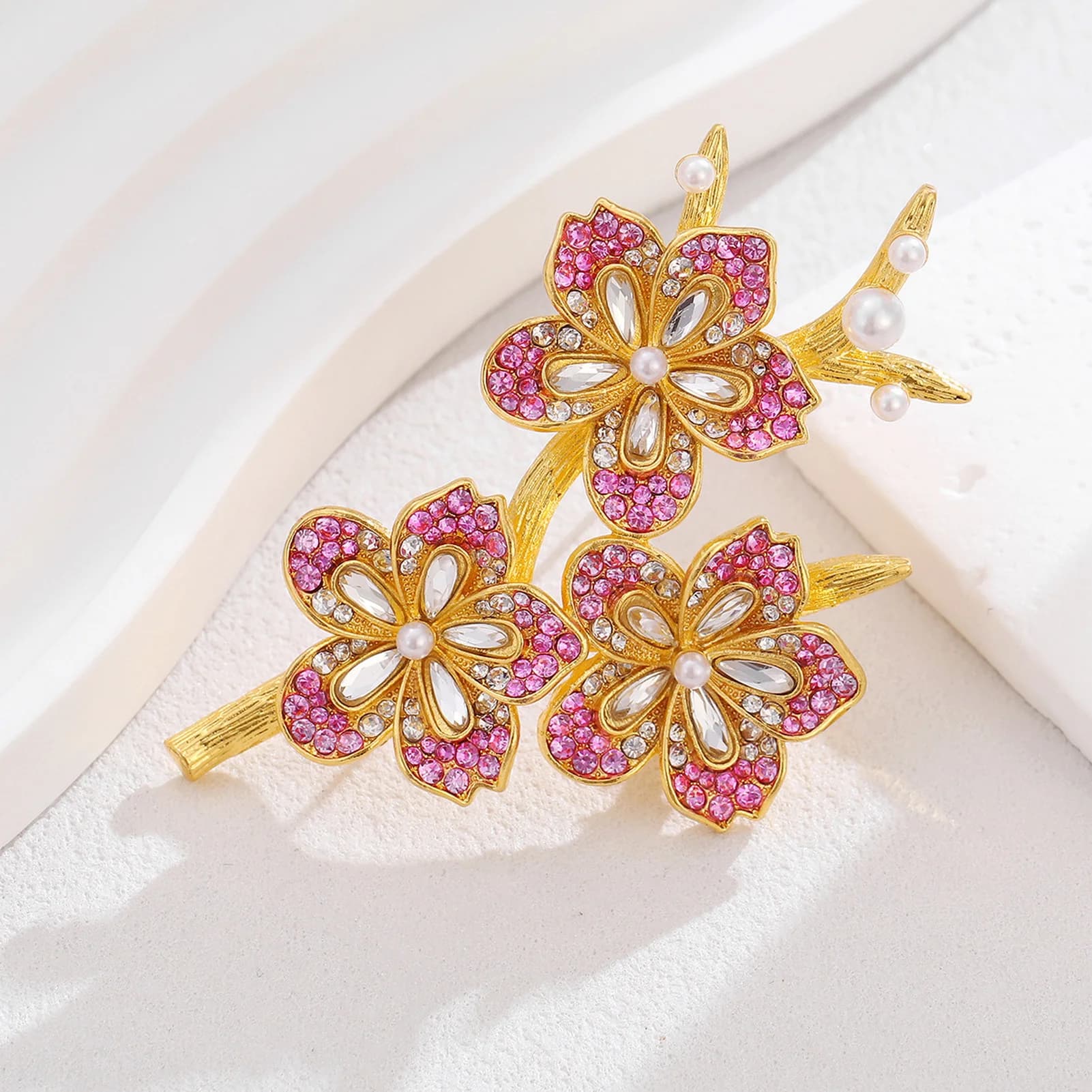Elegant Flower Brooch with Rhinestone and Pearl Decoration for Coat Scarf Bag