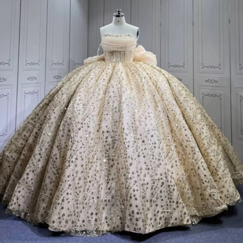 Champagne lucido Abiti stile Quinceanera con spalle scoperte Perline Fiocco di cristallo Tull Party Compleanno Dolce 16 Abito Abiti 15 Anos