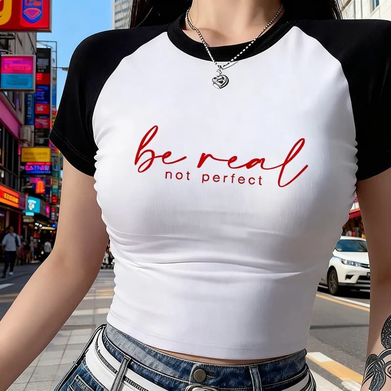 Top Corto Sexy con Stampa Grafica per Donne, T-Shirt a Maniche Corte con Scritta 'BE REAL NOT PERFECT', Stile Anni '90
