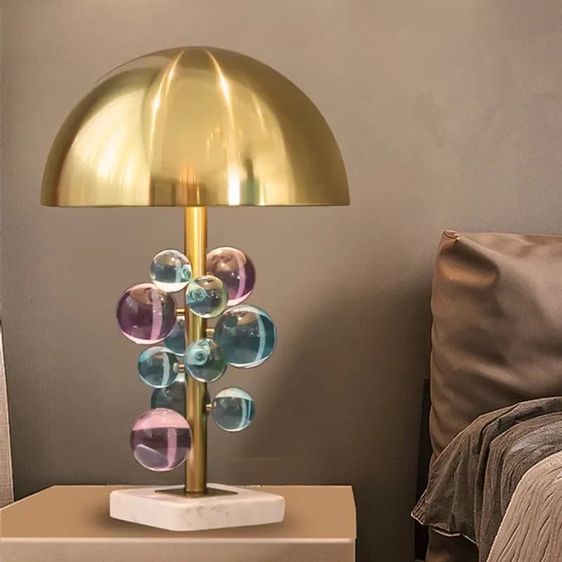 Lampada da tavolo in cristallo creativo di lusso leggero Lampada da tavolo da studio per camera da letto trasparente in cristallo colorato Lampada da tavolo postmoderna Arredamento della camera