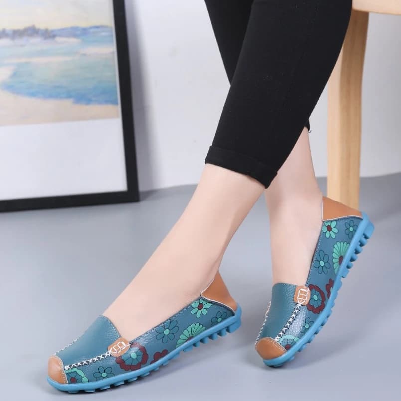 2025 Scarpe basse da donna primaverili scarpe da donna in vera pelle mocassini da donna con ritaglio slip on ballerine scarpe da barca