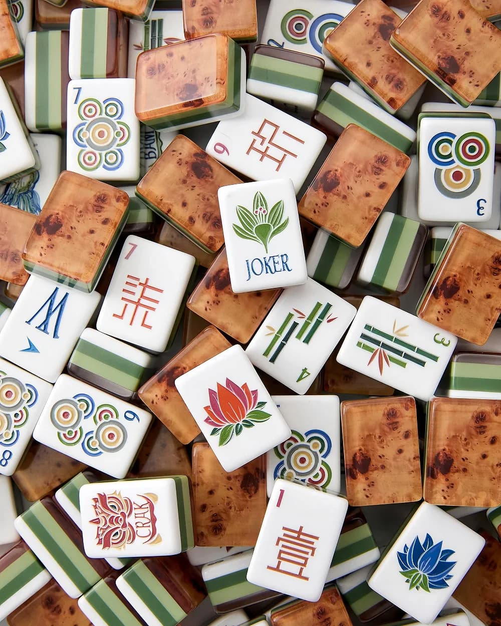 2026 New 4-Layer Acrylic Engraving American Mahjong Set Luxury Portable Wood Grain Mah Jongg Tiles for Family Party Game Gifts