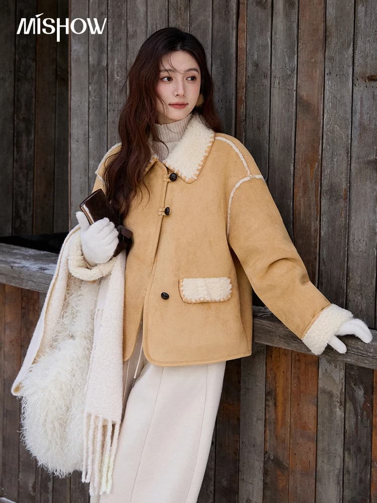 MISHOW Giacca in pelle scamosciata integrata con pelliccia ispessita gialla per donna Inverno 2025 Giacca in pelliccia di agnello imitazione calda allentata con risvolto MXE92W1016