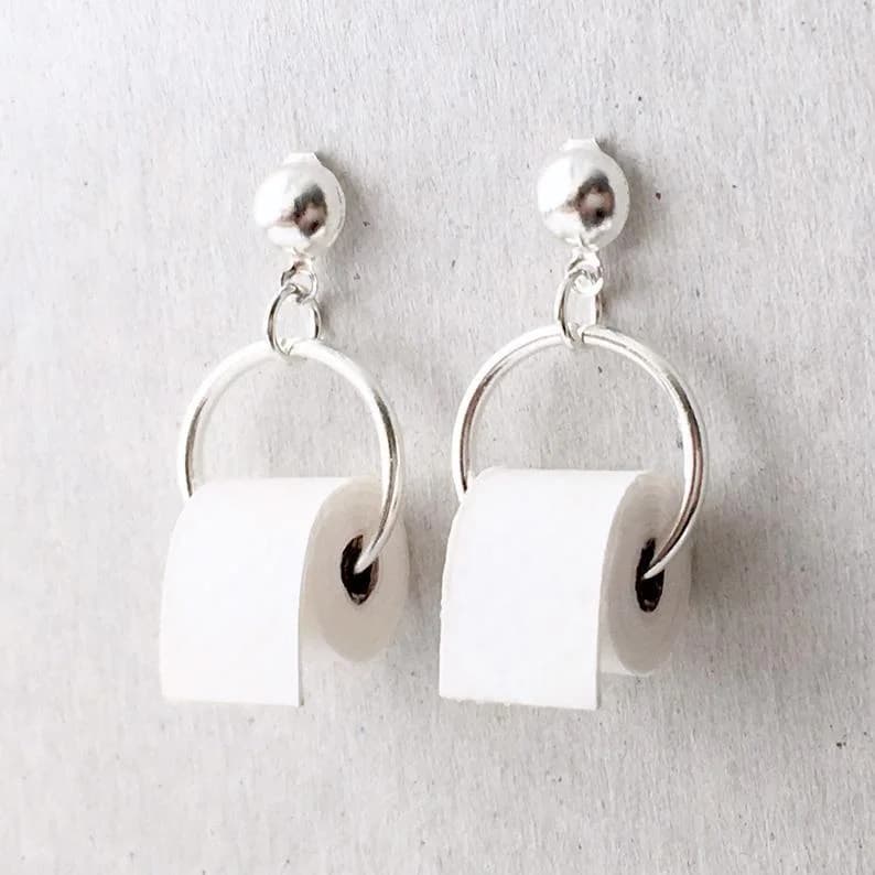 1 paio di rotoli di carta igienica fatti a mano, divertenti ed eleganti, mini orecchini pendenti, porta WC, porta anello per WC