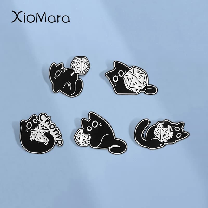 Giochi da tavolo Spille smaltate Personalizzato carino intelligente gatto nero Spille Distintivi da bavero Vestiti Gioielli animali Regalo per bambini Amici