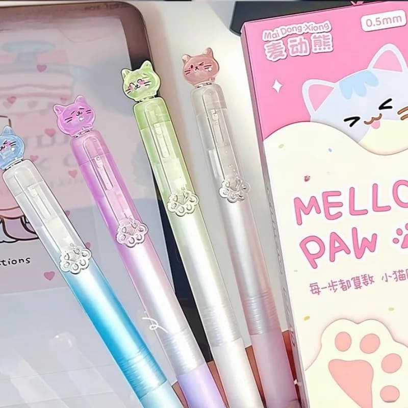 Set di 4 penne gel retrattili a tema gatto con gradiente, con disegni di gatti rotanti e inchiostro nero. Scrittura fluida, perfetta per lo scrittura.