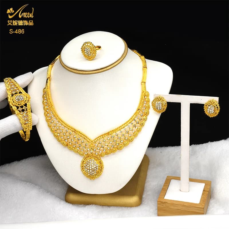 Set di gioielli da sposa placcati in oro nigeriano per le donne Set di orecchini con collana pendente grande color oro 24 carati indiano africano Dubai all'ingrosso