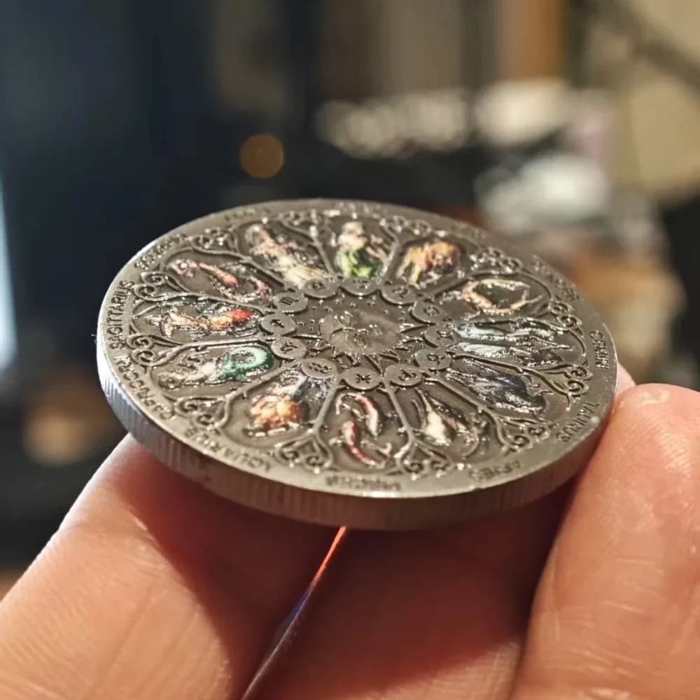 Dodici costellazioni antiche, dipinti europei e americani, monete antichi con faccina sorridente in argento, monete dei desideri dei tarocchi, artigianato