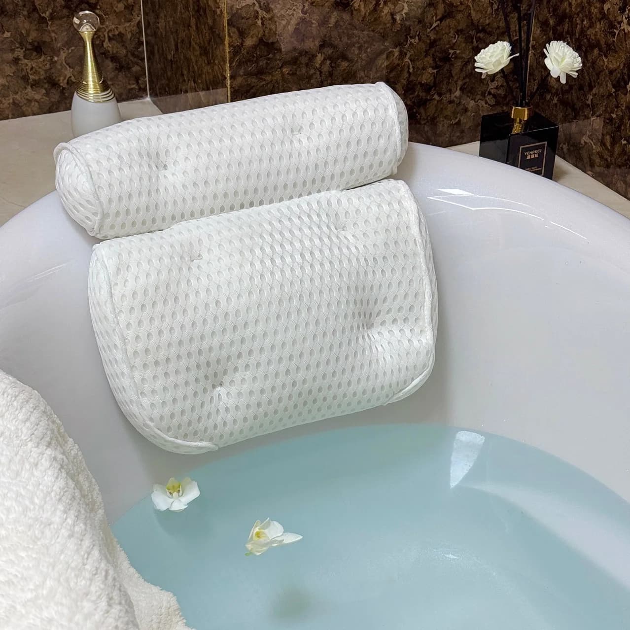 Cuscino da bagno per vasca con ventose antiscivolo e rete traspirante, per supporto testa e schiena