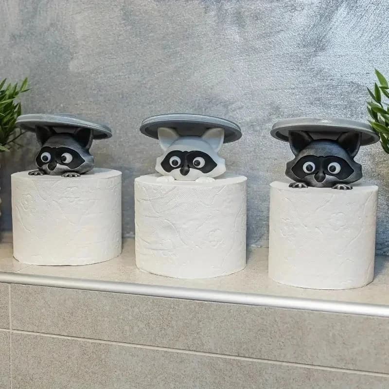 2 Pezzi Portarotolo Carta Igienica a Forma di Procione, Decorazione Bagno Divertente con Coperchio per Pattumiera, Idea Regalo Unica, Accessorio Casa Originale
