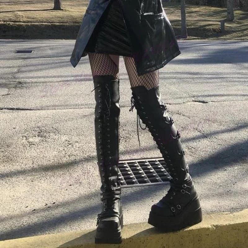 Stivali con zeppa con fibbia nera con cinturino Stivali con lacci Scarpe con plateau e punta tonda per donna Scarpe in pelle opaca 2025 Zapatos Para Mujere
