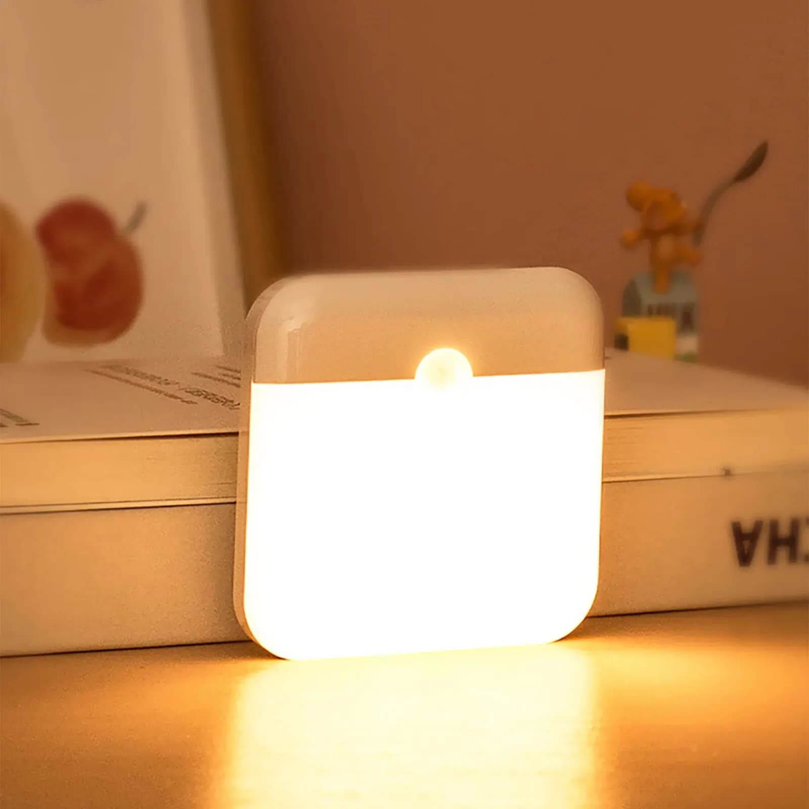 Luce notturna a LED, luce con sensore di movimento, luce per armadio ricaricabile USB-C, luce da parete a LED senza fili