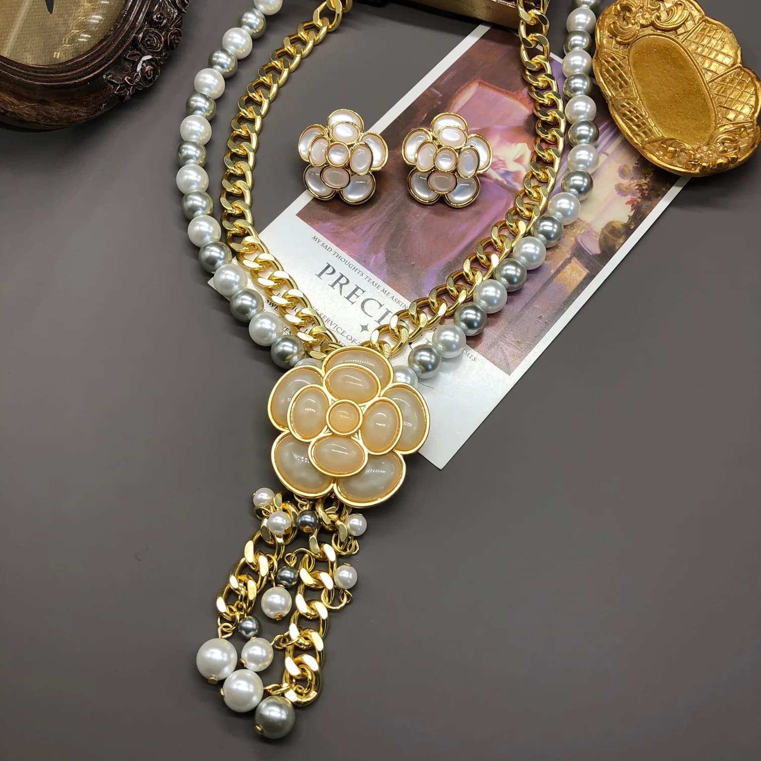 Set di Collana e Orecchini con Fiori 3D e Perle per Donna