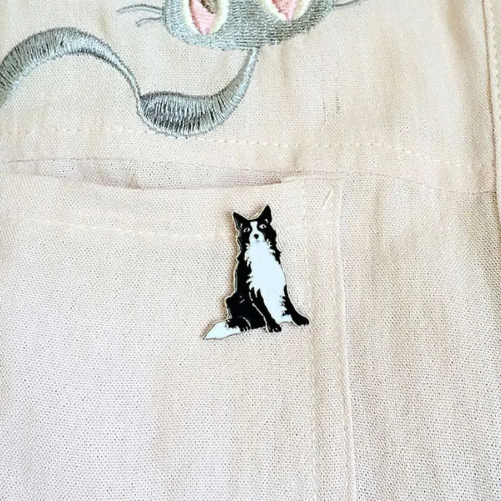 Accessori per zaini: Spilla in metallo smaltata divertente a forma di cane da compagnia (Bulldog, Husky) in stile cartone animato, distintivo per camicia