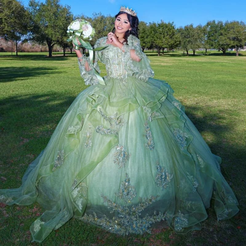 Abiti Quinceanera verde chiaro lucido personalizzati con spalle scoperte applique con paillettes Ruffle cristallo Vestido De 15 Quinceanera
