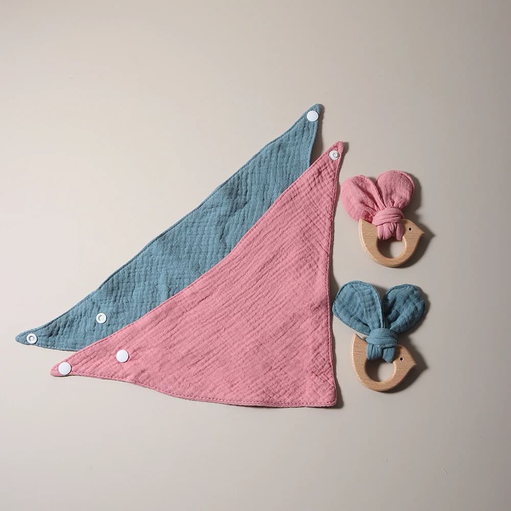 Bavaglini per neonati in mussola di cotone di nuovo arrivo e set regalo per massaggiagengive per uccelli in legno per accessori per l'alimentazione del bambino ecologici per neonati