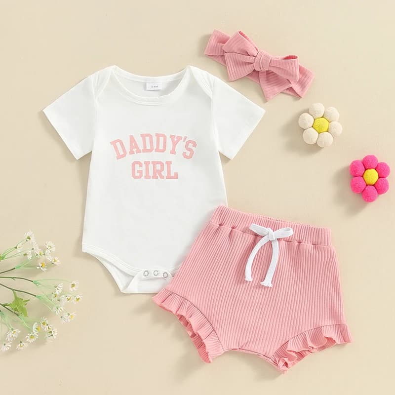 Complete with baby girl in 2 pieces, sleeveless top with floral print, shorts with volant and matching band, summer set for newborns