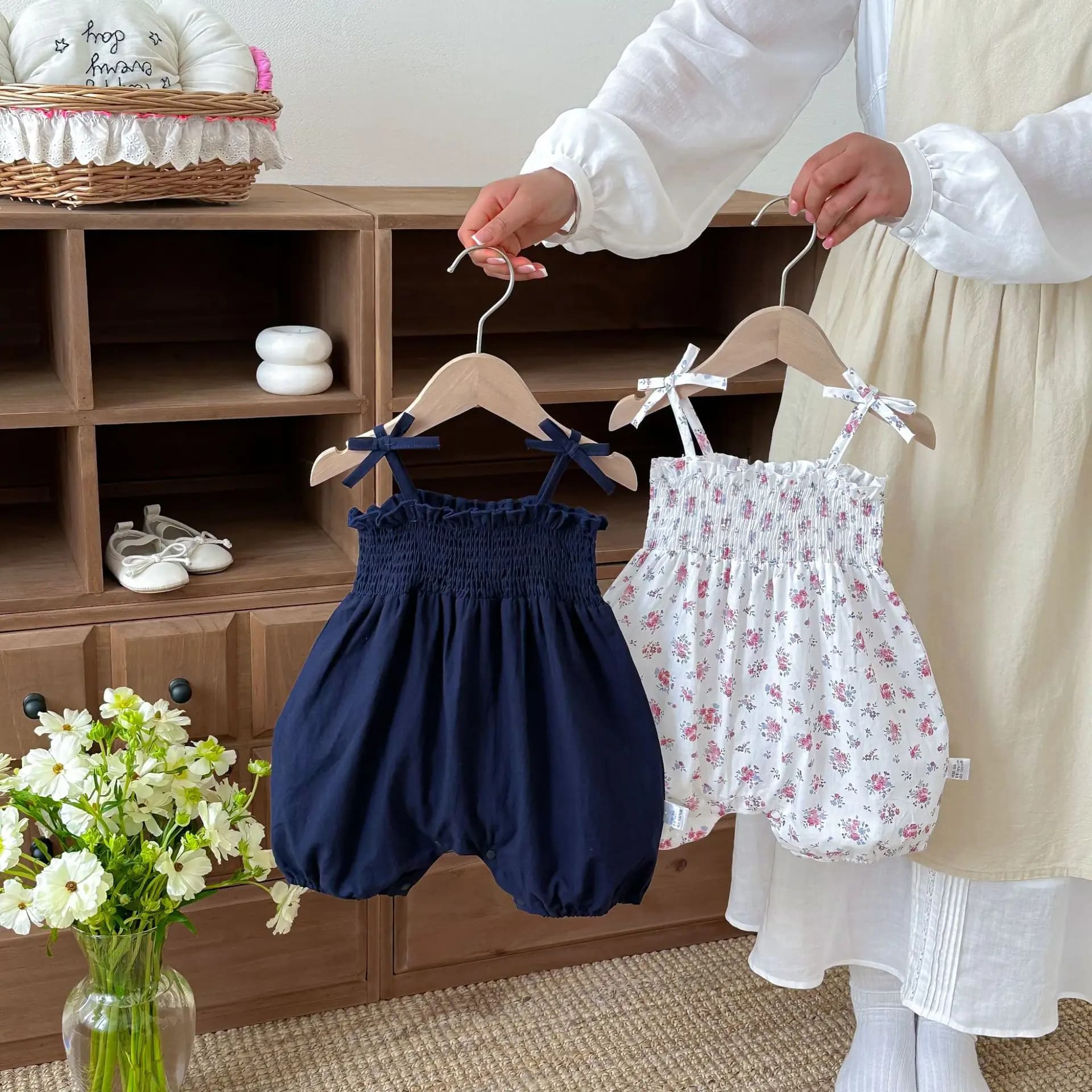 Nuova Collezione Estate 2026: Tutina per Bambina 0-2 Anni con Motivi Floreali/Tinta Unita, Fiocco e Vita Elastica