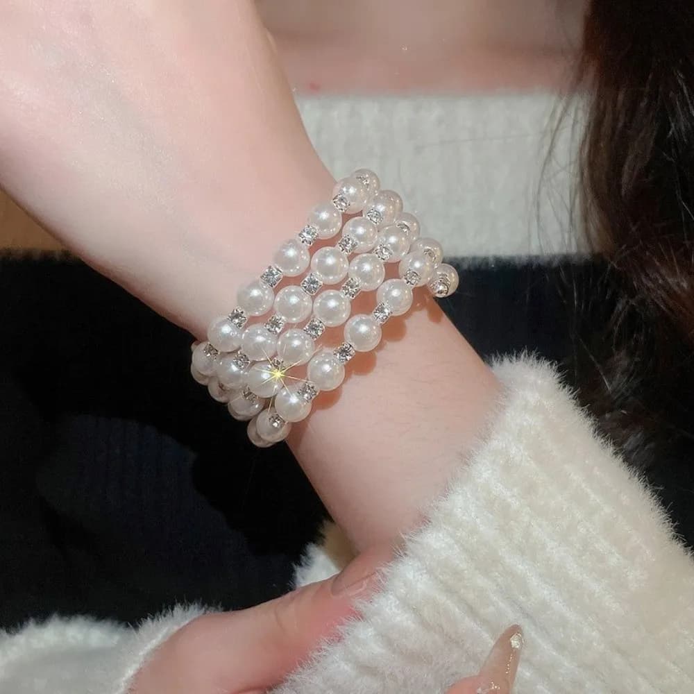 Elegante Bracciale in Cristallo con Perle Imitate, Bracciale Largo Multistrato alla Moda con Strass, Lussuoso Bracciale Elastico in Rame con Perle