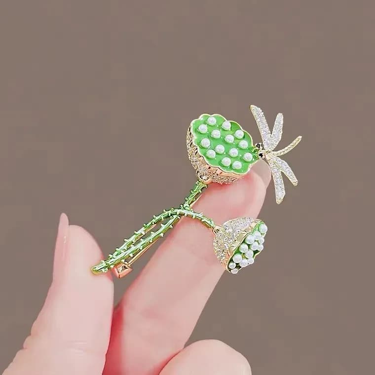 Pins dragonfly brooch with lotus seeds design niche luxury dress high-end cardigan breast flower brooch new style zaini pins