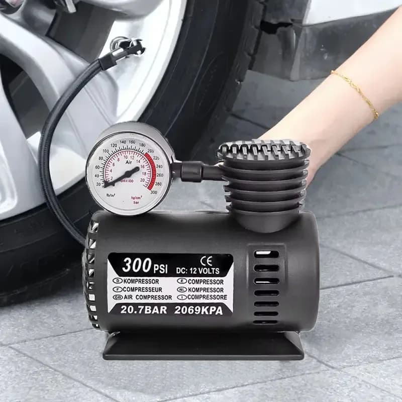 Nuova pompa di ricarica per locomotiva per pneumatici per auto 300PSI piccolo compressore d'aria 12V con accessori per pompa di gonfiaggio pneumatici elettrici per strumenti