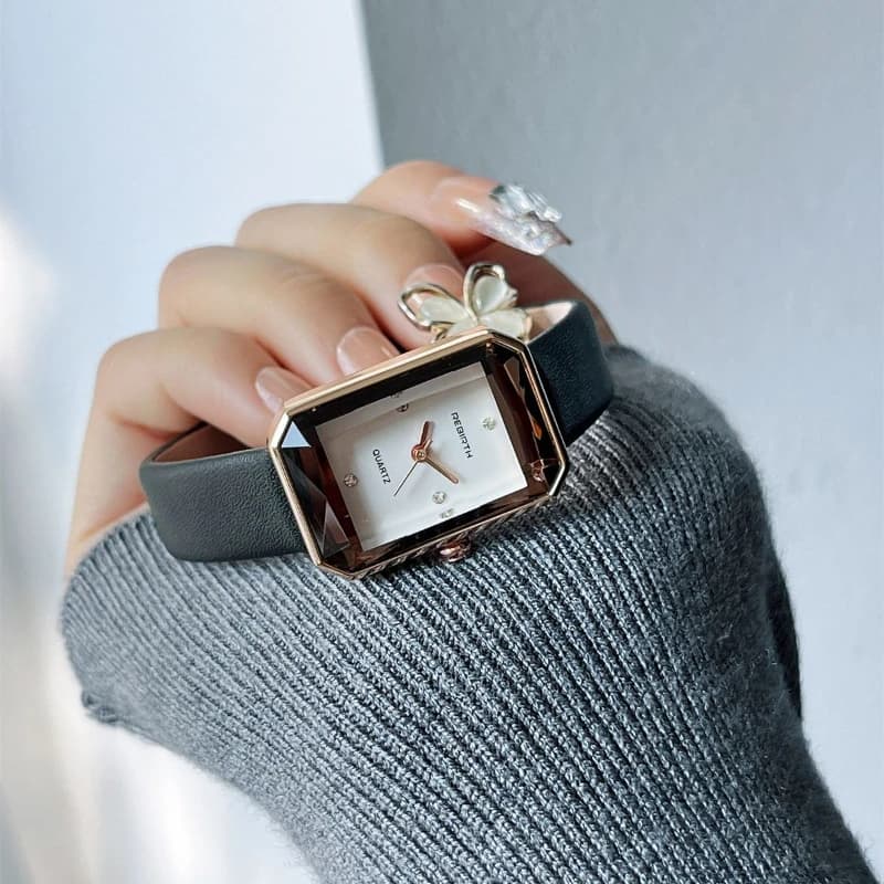 Women's stylish cut watch with luxury inlaid diamonds, simple rectangular design, quartz movement, women's leather strap, classic wristwatch