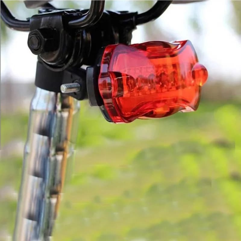 Luce per bici Fanale posteriore per bici da equitazione 5 LED Guida notturna Sostituzione in plastica Sicurezza Bicicletta impermeabile Ciclismo