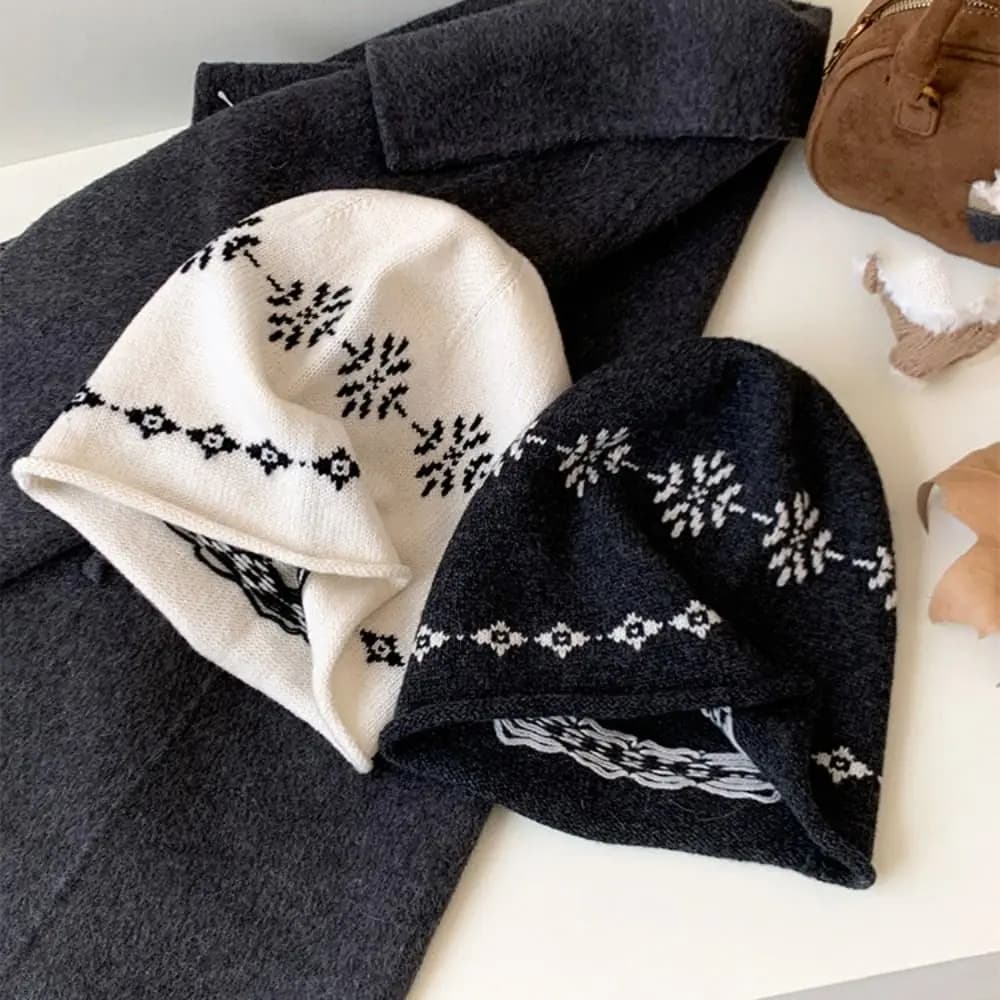 Fashion Curled Edge Jacquard Knitted Hat Printed Wool Printing Knit Cap Cute Warm Fair Isle Style Beanies Apparel Accessories