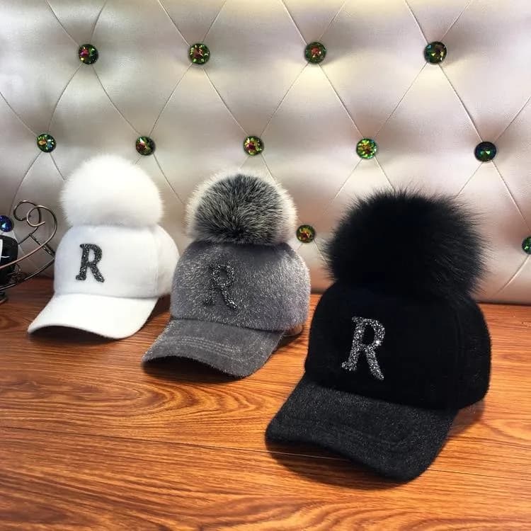 NUOVO Cappello da Donna 2026 Autunno Inverno Caldo con Visiera a Forma di Cavalluccio Marino, Cappello da Baseball con Lettera R e Strass