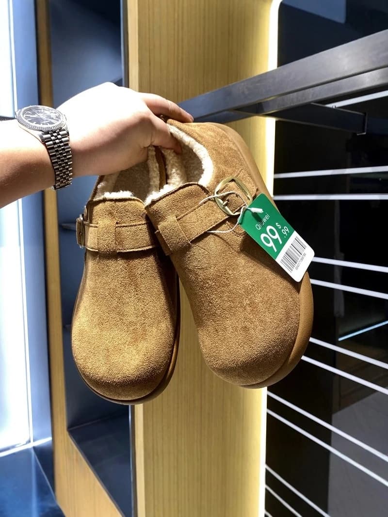 Men's Winter Snow Boots Slip-On Anti-Slip Mules Fur Lined Thickened Warm Cotton Shoes Leather Fur Integrated
